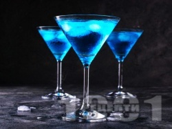  Bikini Martini      -   